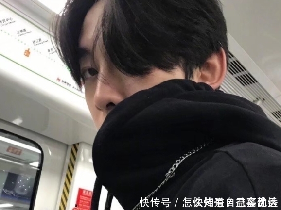 女生想在青春期“越长越美”,一定要避开这3行为,否则颜值会拉低