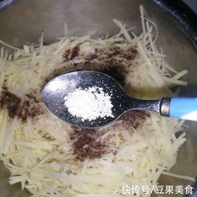 忙里偷个懒，轻松来一碗萌萌的鸟巢鸡蛋饼