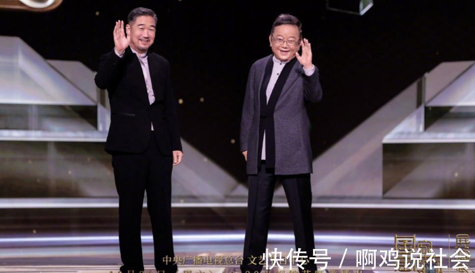 73歲王剛與66歲張國(guó)立最新搭檔，笑看“和珅”“紀(jì)曉嵐”同臺(tái)斗嘴