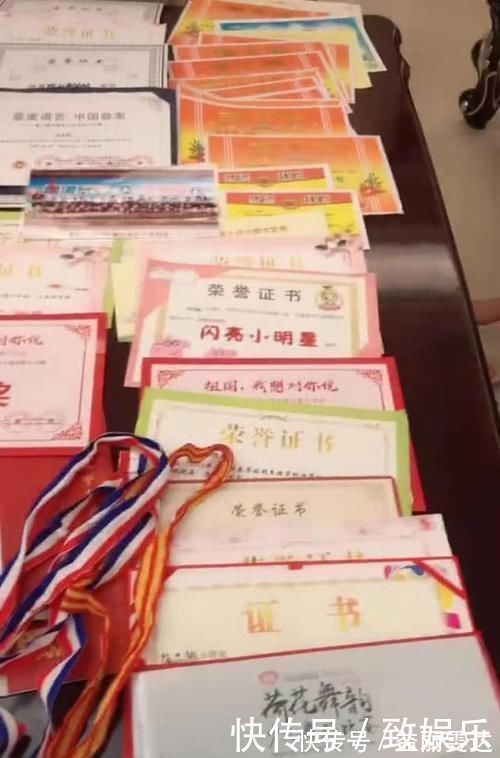 羡慕|女儿暑假凭实力看电视,爸爸不敢吱声,网友表示羡慕