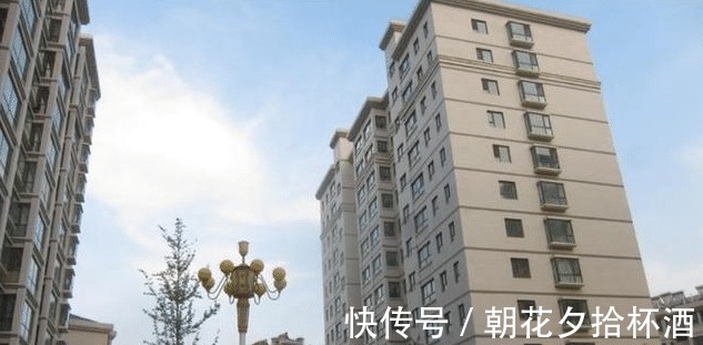 银行办理|拿到房产证后,这几件事要尽早做,做迟了可能会有所损失