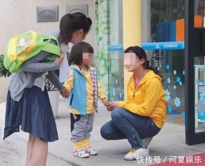 幼儿园“最美老师”火了，台下领舞笑容治愈，网友：想重回幼儿园