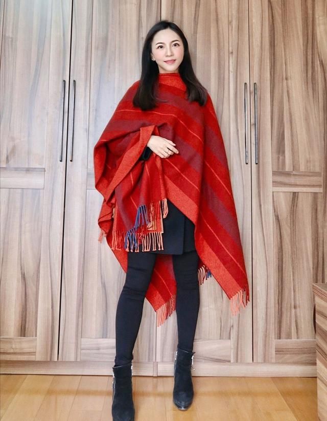 40岁女人穿衣别太土气，学会这几套穿搭，照样魅力十足