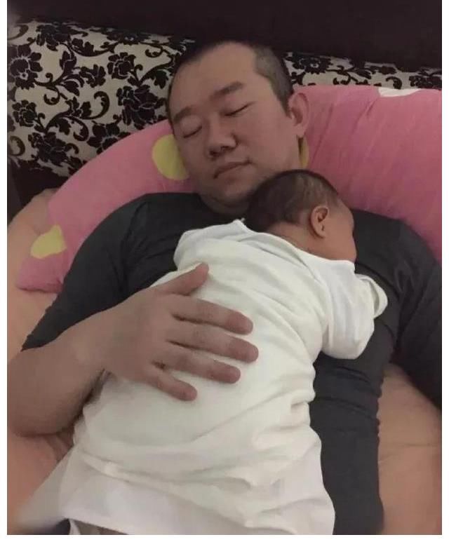 电视屏幕|情感导师涂磊电视屏幕里言辞犀利,家庭生活处处现如山父爱