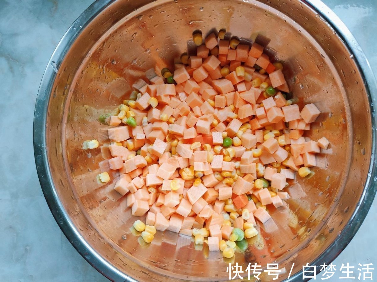 模具|红薯别总煮着吃,放入煎锅中烙一烙,外酥里嫩,太好吃了
