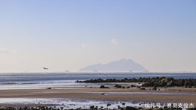 见过海洋牧场看护船建成后下水的场景吗？这才叫迷人的风景线