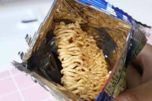  等级|上课偷吃零食“等级划分”，最后一个吃完不被发现的，有特工潜质