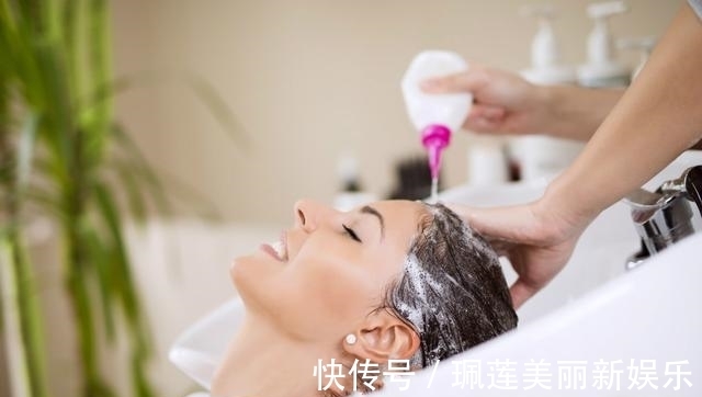 头皮|头发隔多久洗一次最好,很多人一直都做错了,难怪头发越掉越多
