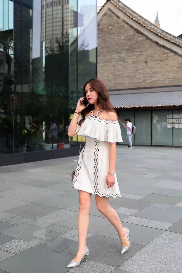 视觉效果|女性搭配高跟鞋，展现出优雅气质的品味