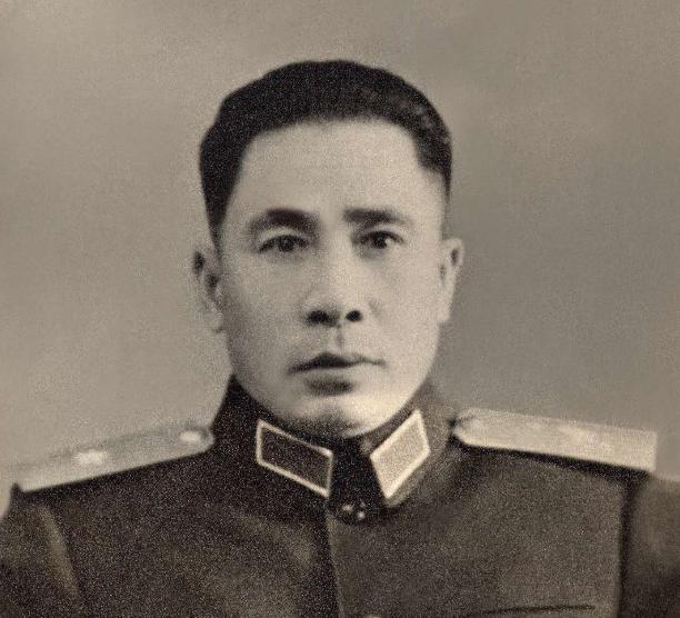 军长|他是第65军首任军长，海边钓鱼遭遇不测，调查死因的公安也身亡