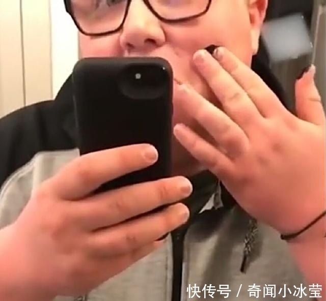 怀疑人生|男子错把黑头贴当面膜，整个过程“怀疑人生”的脸