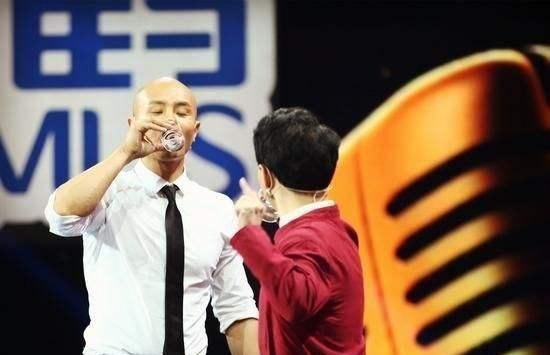 刚走红就飘了，4位自毁前程的明星，最后一位还被抓去监狱