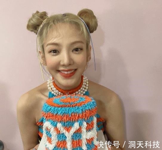 耳环 大宝石项链红毯回归,珍珠项链多层进发,社交媒体改变审美