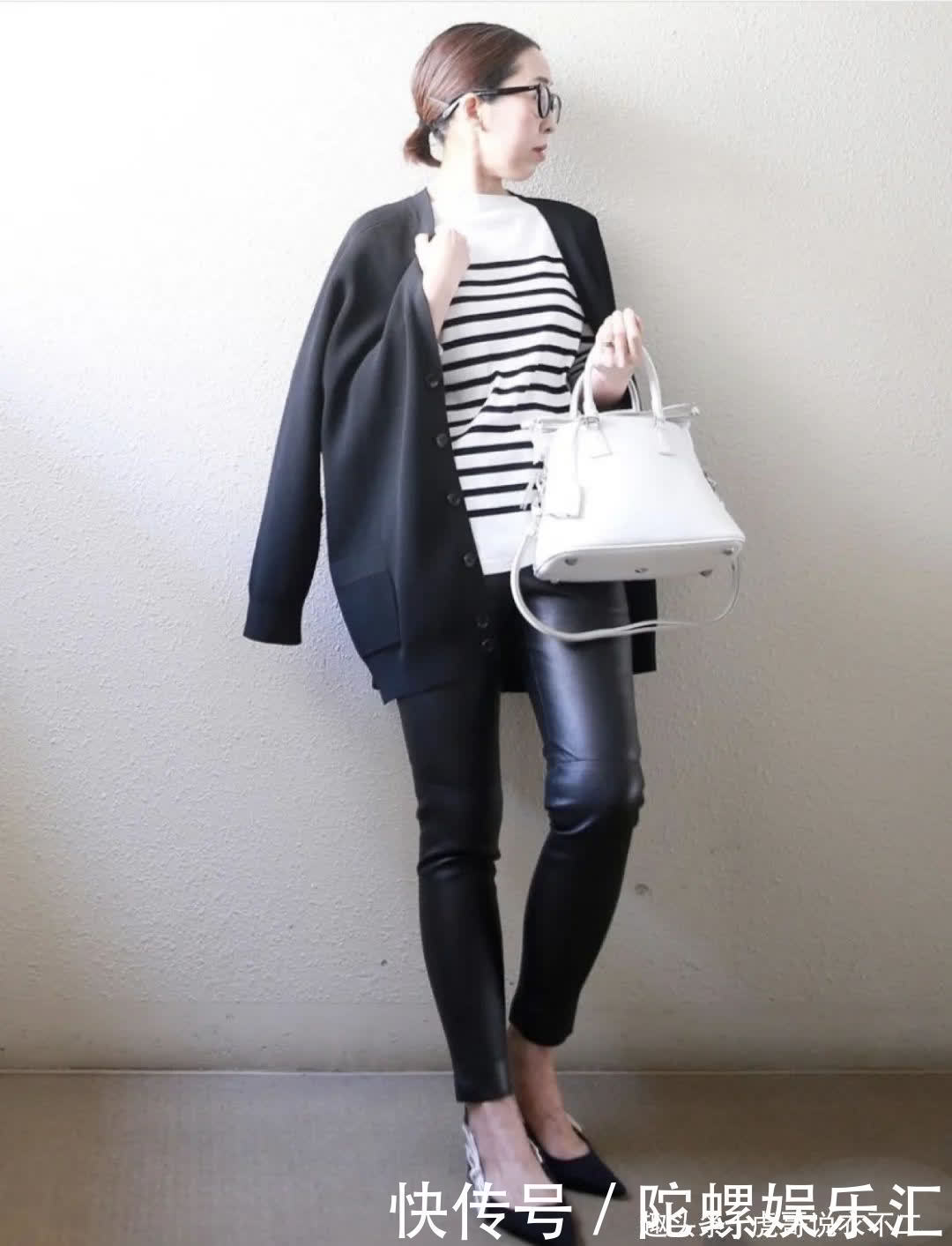 50岁女人穿衣简约最重要，基础款get高级感，这位日本博主做到了