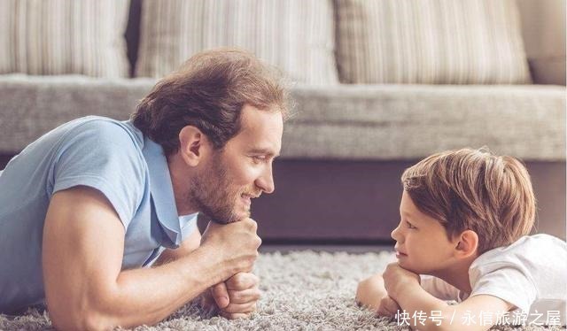 家长们|妹妹为迎接哥哥放学，拿出了最高规格待遇，网友二胎生对了