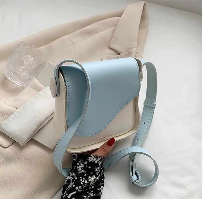 樱花粉|别再背黑白色的包包了！今夏流行彩色款式，时髦又好看