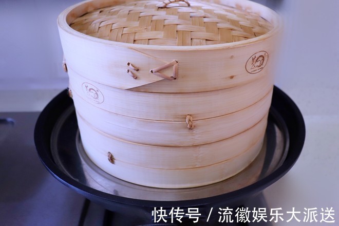 蒸馒头时,千万要记住这个小技巧,蒸出来的馒头蓬松软嫩喷香美味