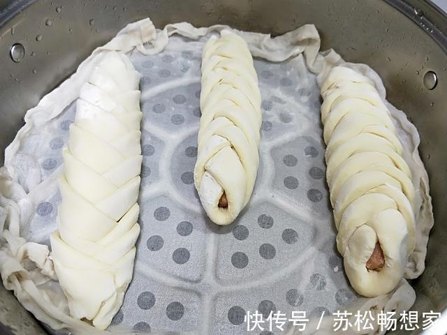 馒头变个花样，全家都爱吃，包一根火腿肠，步骤简单，好看又好吃