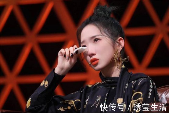 跷二郎腿又如何,孟美岐“老师”真没点评周传雄,他被淘汰也实属正常