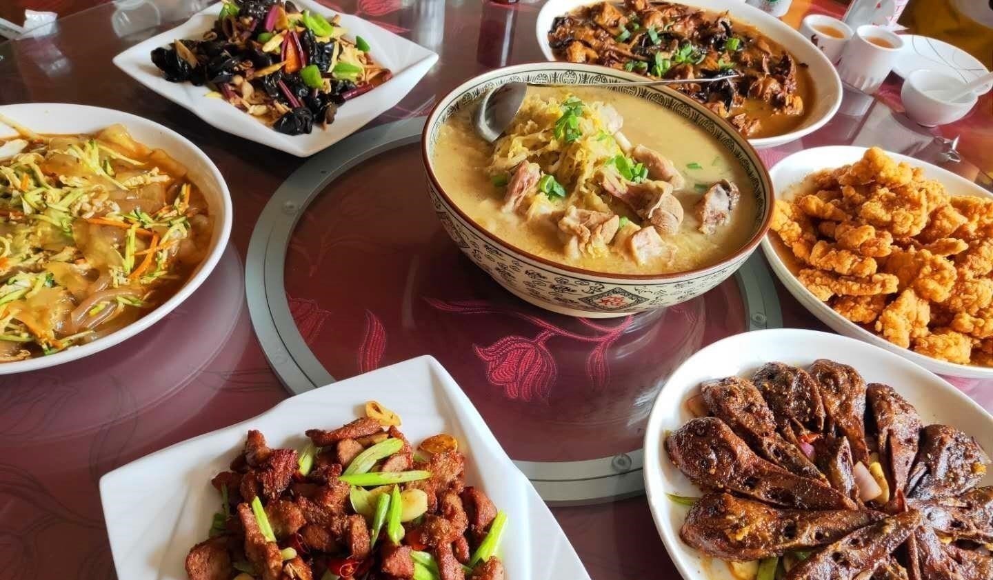 假期，请南方同学吃饭，10个人8道菜，同学北方菜都这么硬吗