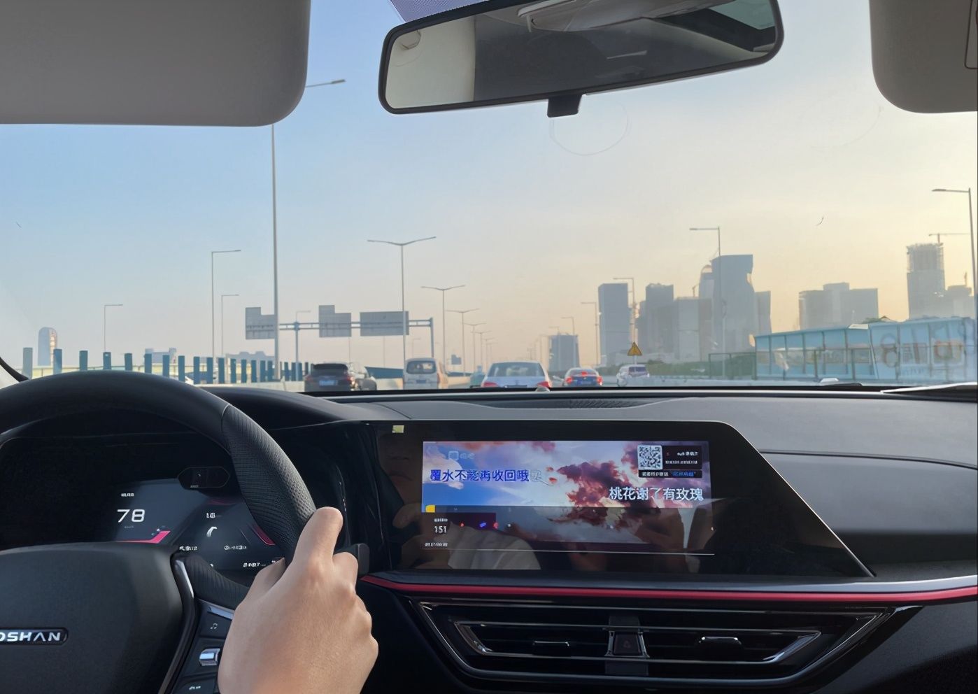 套车机|刷脸开锁还能唱K？欧尚X5车载系统功能详解