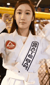 |搞笑GIF:大金毛估计是湖南的,四川重庆吃红辣椒,湖南就爱青椒