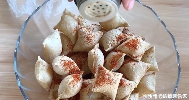 豆皮|豆腐皮最好吃的新做法,盐水一泡,烤一烤,无油健康,个个鼓大泡