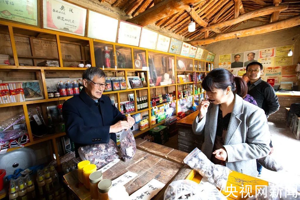 游客们|岳晚增：用一生诠释“红背篓”精神