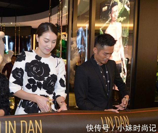 有型|谢杏芳林丹合体亮相,1米78穿短裙秀长腿,两口子一黑一白挺登对裙装裤装西服