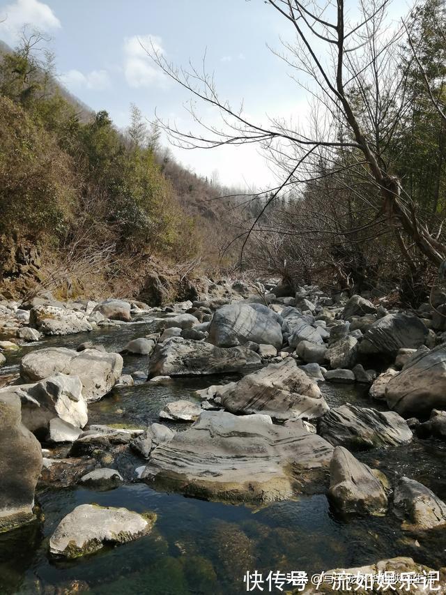 深山|秦岭深处，奇山异水，精美的奇石满河滩，太值钱了