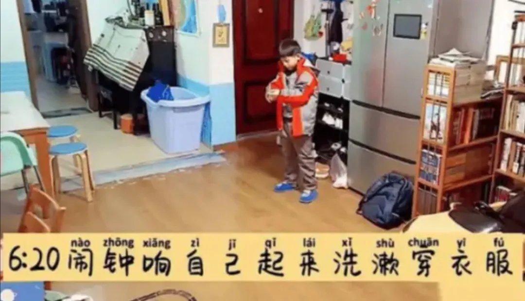 孩子|妈妈被3岁儿子锁喉：教育要从小抓，规矩要从小立