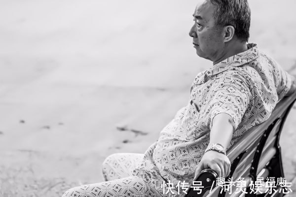 衰老|男人衰老前，下半身可能有4个变化，若没有，说明还年轻
