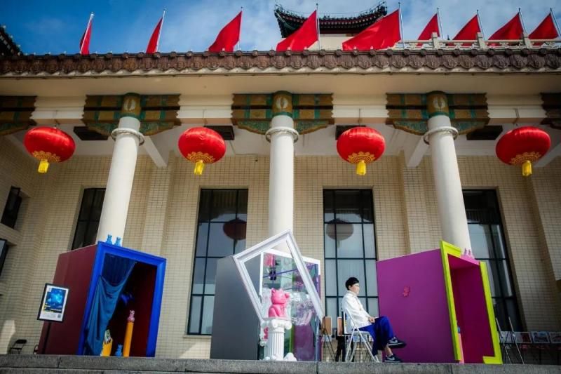 北京当代艺博会$《一间属于自己的房间》——北京当代艺博会“门神”