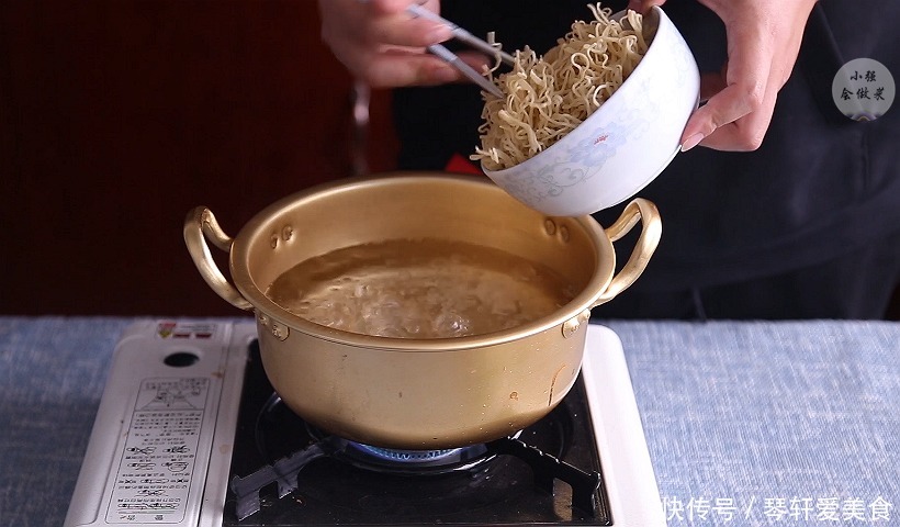 面条|上班族快来学学,这样做酱油炒面又快又好吃,以后不用点外卖了