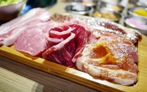 这块肉最好吃，一头猪只有五六斤，软嫩不油腻，内行买也要提前说