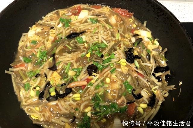 老一辈|它是灾荒年的“救命饭”,是老一辈的最爱,现在成了街头的网红面