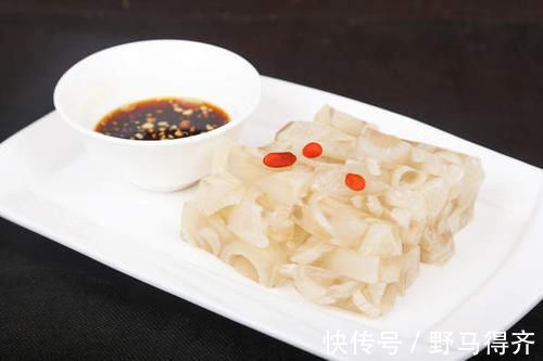 猪皮冻|做猪皮冻,焯水后不能直接下锅煮,多做1步,晶莹剔透无腥味