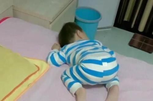 镜头|宝爸“左拥右抱”俩女儿睡午觉,镜头转到儿子后,宝妈立马急了