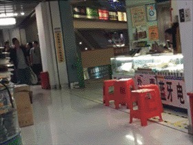 |搞笑GIF:防火防盗防闺蜜 这样的闺蜜不要也罢