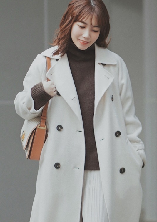 大衣|谁说小个子不能穿大衣?搭配上百褶裙高级洋气,瞬间显高又显瘦!