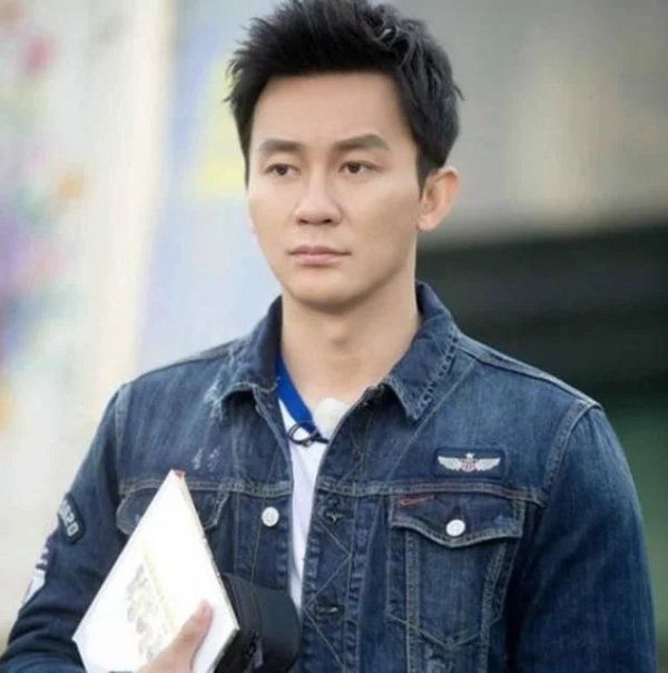 邓超|邓超陈赫退出《跑男》是对的看到李晨的现状,网友明智之举