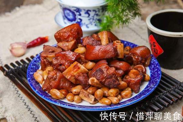 搅拌均匀|炖猪蹄别只会焯水，下锅前多做1步，猪蹄更香更入味，还没腥味