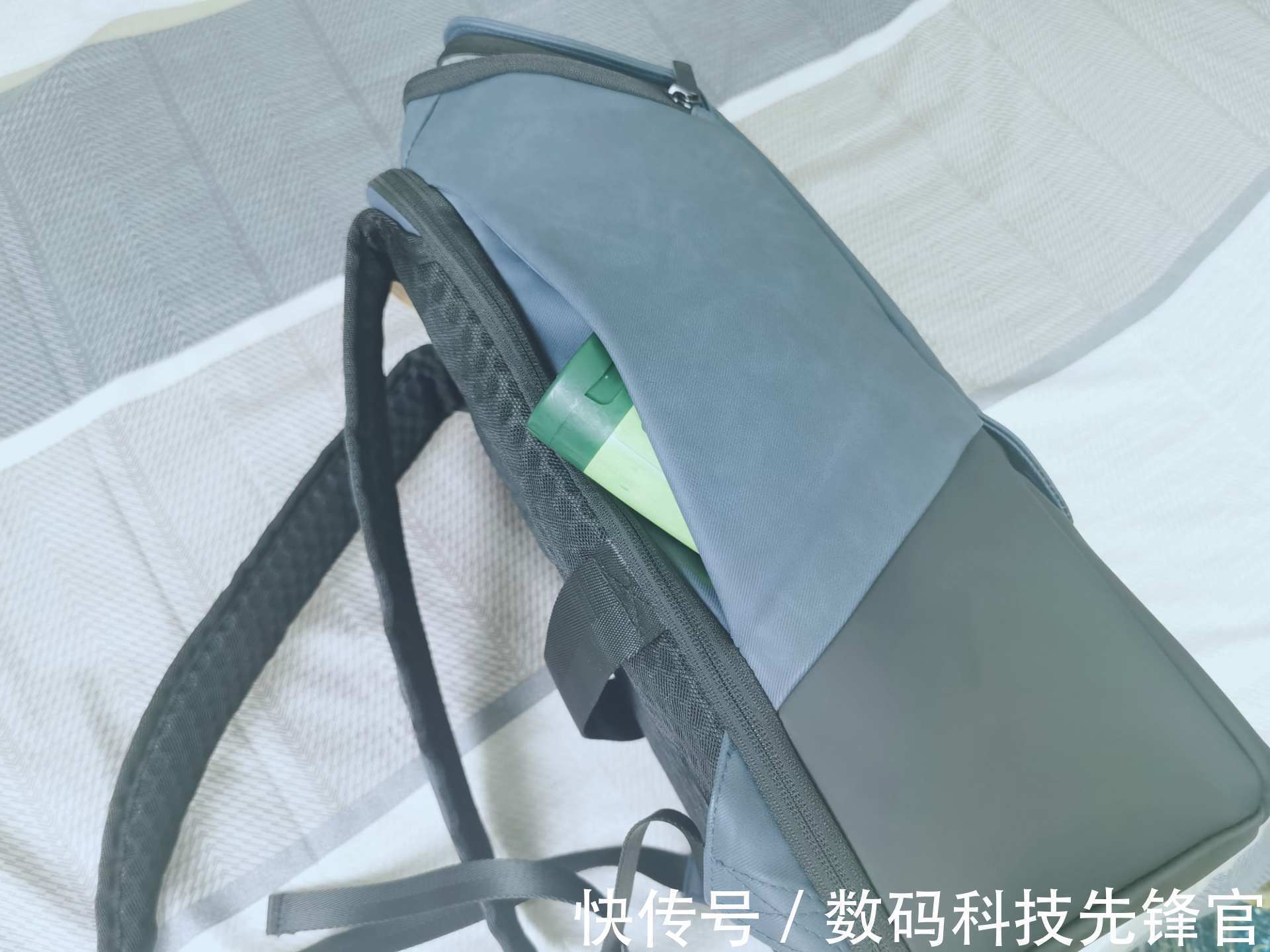 简约时尚 简约时尚,收纳包容乃大,用过最好用的双肩包
