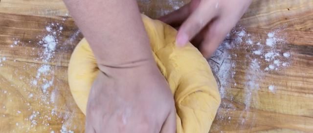 面粉|南瓜饼的新做法,好吃又健康,我一顿能吃好几个