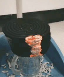 |搞笑GIF:今天视察老婆工作,我只能薅你的头发了