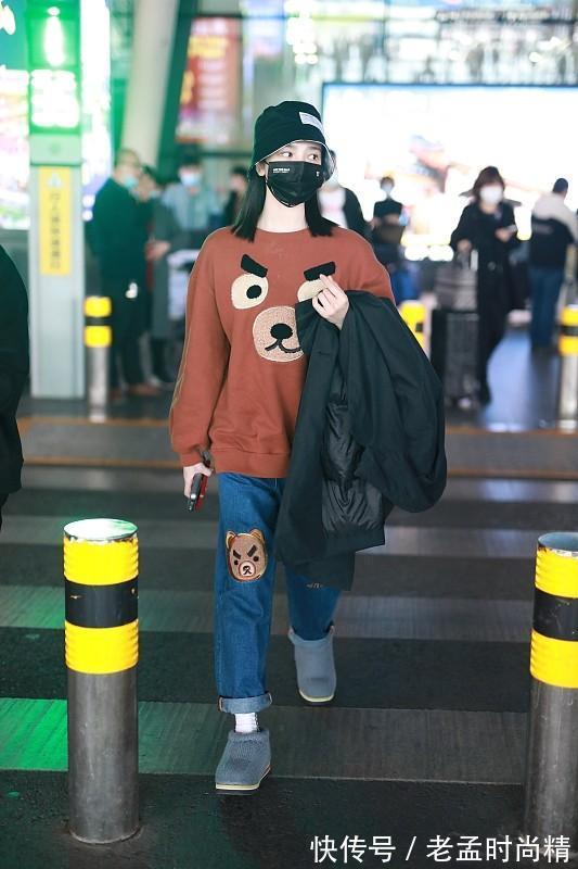 红色|新年可别错过“亮眼红”,喜庆高级又讨喜,看看陈小纭怎么穿吧