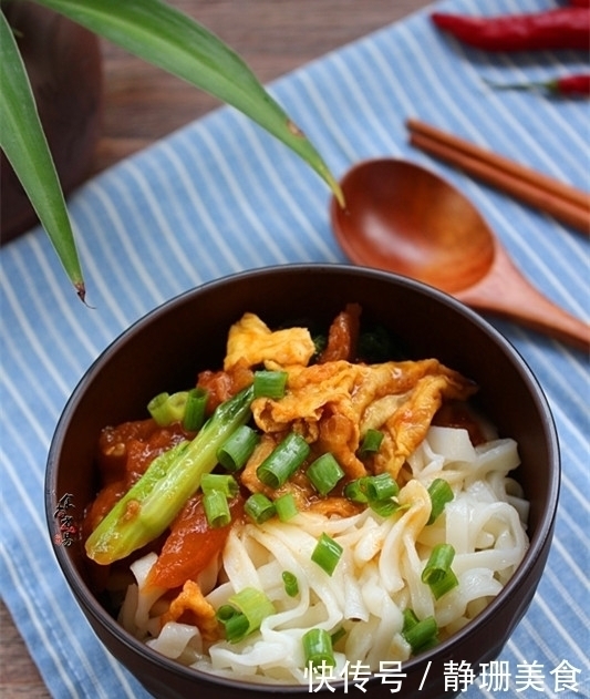 面条此做法,连吃十天不会腻,食材简单搭配好,味道就是香