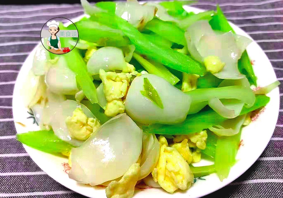 入秋后,记得多吃“一白一绿”,不放肉炒也很鲜香,秋天吃特养人