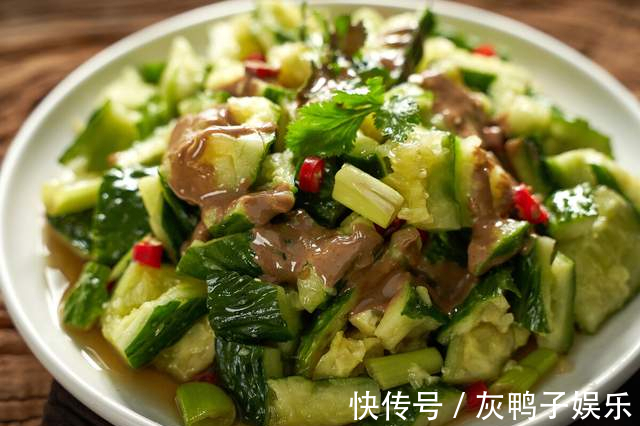 爽脆|凉拌黄瓜有诀窍,不能切完就拌,多做这2步,黄瓜更清脆更入味