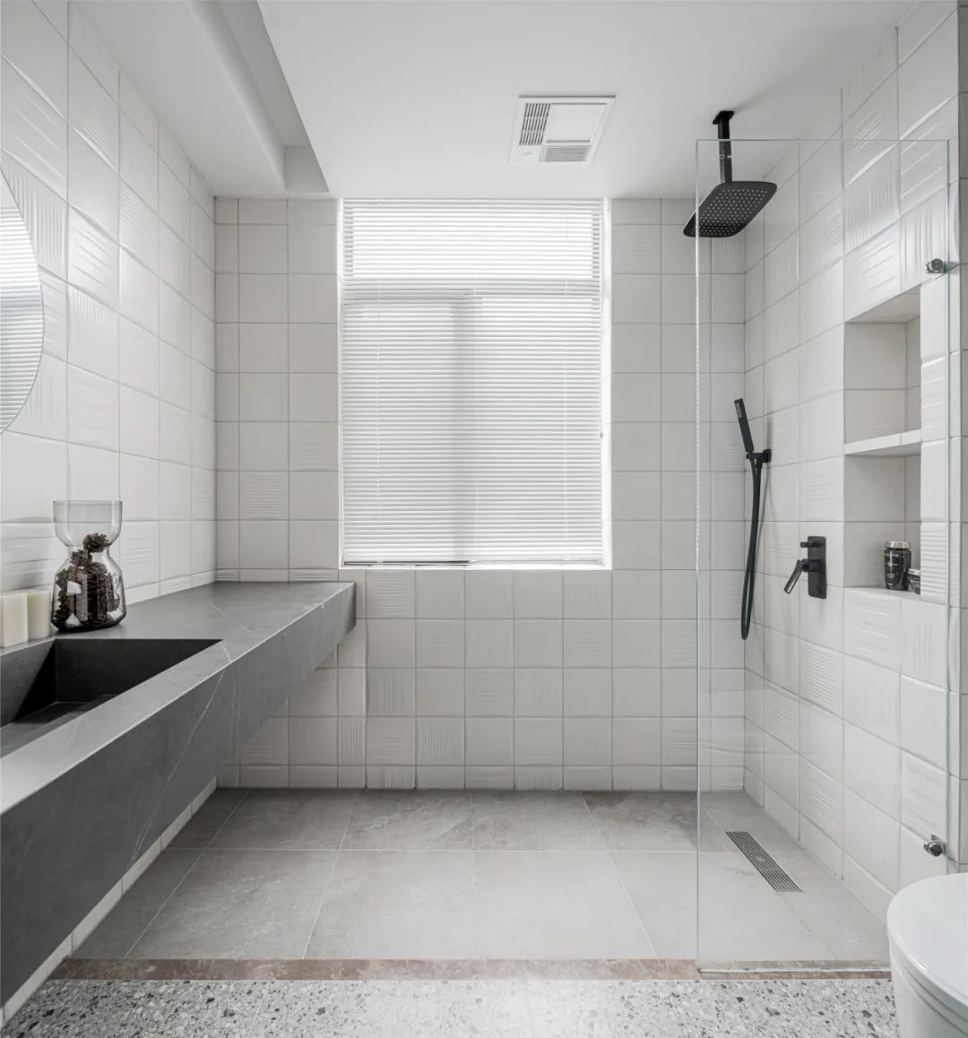 布置|210㎡简约大平层,淡雅温馨、绿植装饰,生活文艺舒适